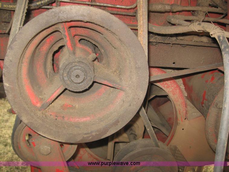 image for item 2969 1981 Massey-Ferguson 860 combine with 24' header