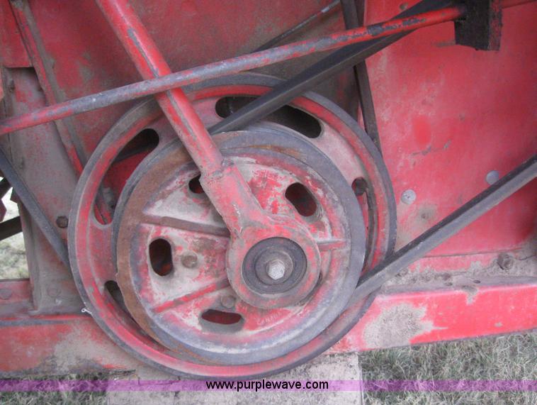 image for item 2969 1981 Massey-Ferguson 860 combine with 24' header