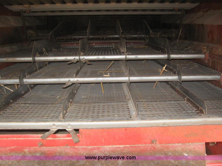 image for item 2969 1981 Massey-Ferguson 860 combine with 24' header