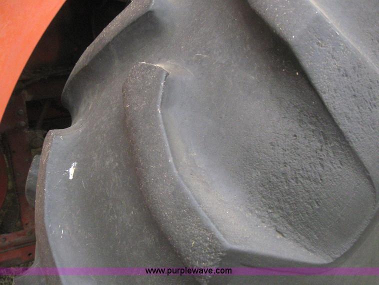 image for item 2969 1981 Massey-Ferguson 860 combine with 24' header