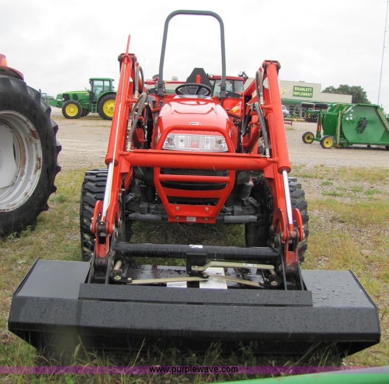 image for item 3190 2008 Kioti DK55 tractor with loader