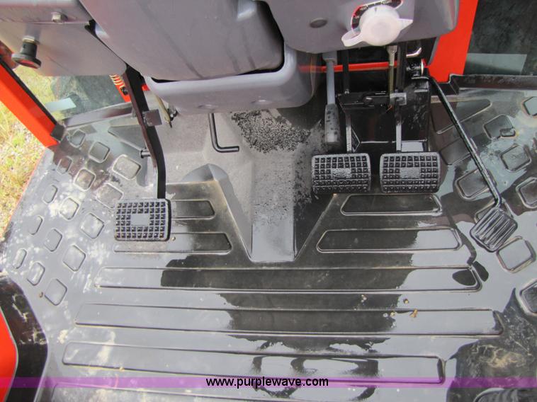 image for item 3190 2008 Kioti DK55 tractor with loader