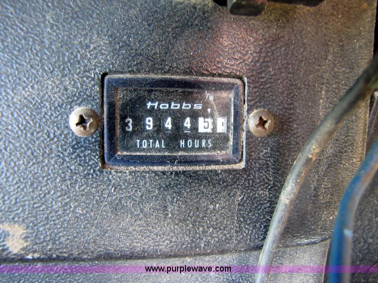 image for item 3425 1986 John Deere 8820 combine