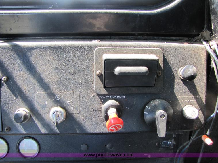 image for item 3425 1986 John Deere 8820 combine