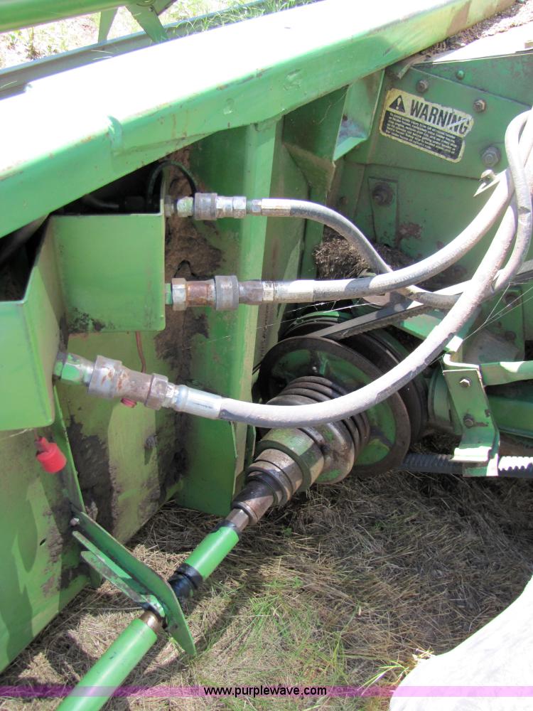 image for item 3425 1986 John Deere 8820 combine