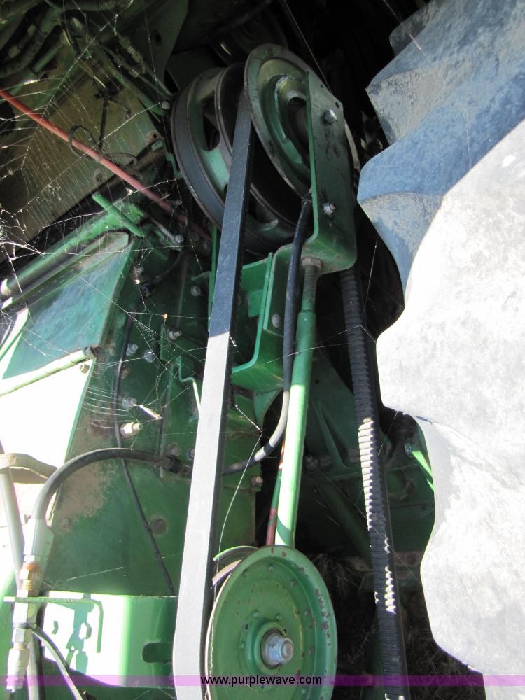 image for item 3425 1986 John Deere 8820 combine