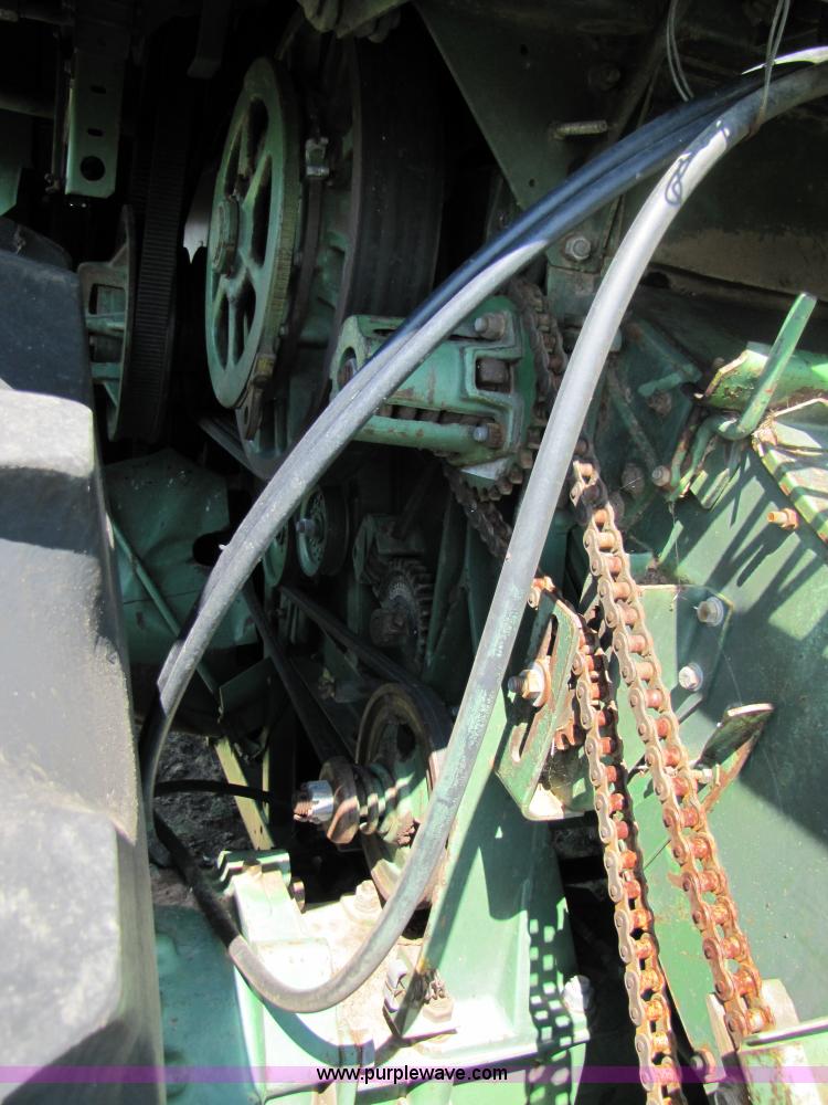 image for item 3425 1986 John Deere 8820 combine