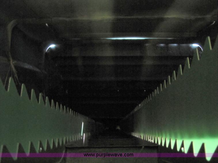 image for item 3425 1986 John Deere 8820 combine