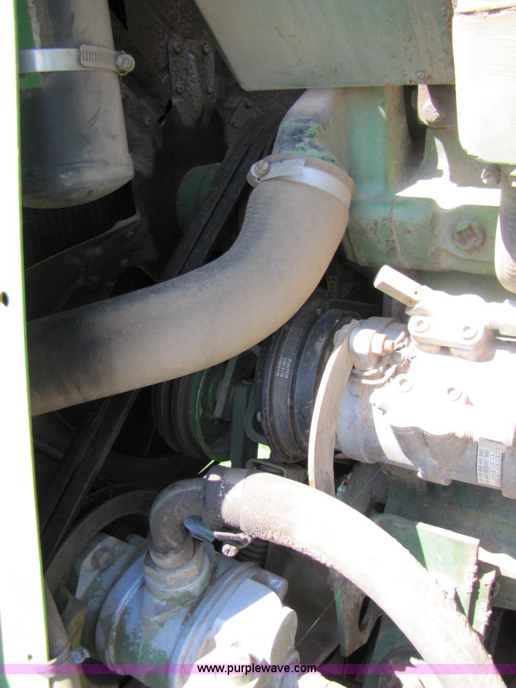 image for item 3425 1986 John Deere 8820 combine