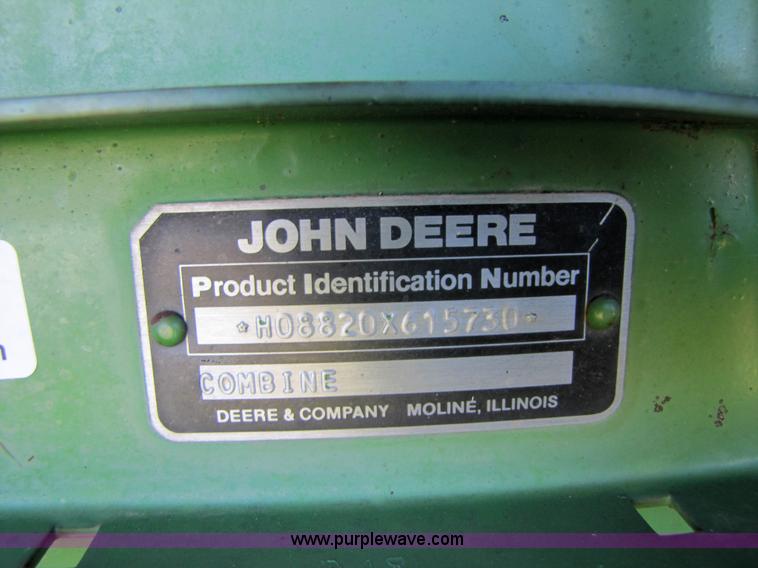 image for item 3425 1986 John Deere 8820 combine