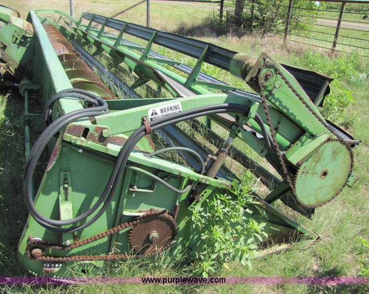 image for item 3425 1986 John Deere 8820 combine