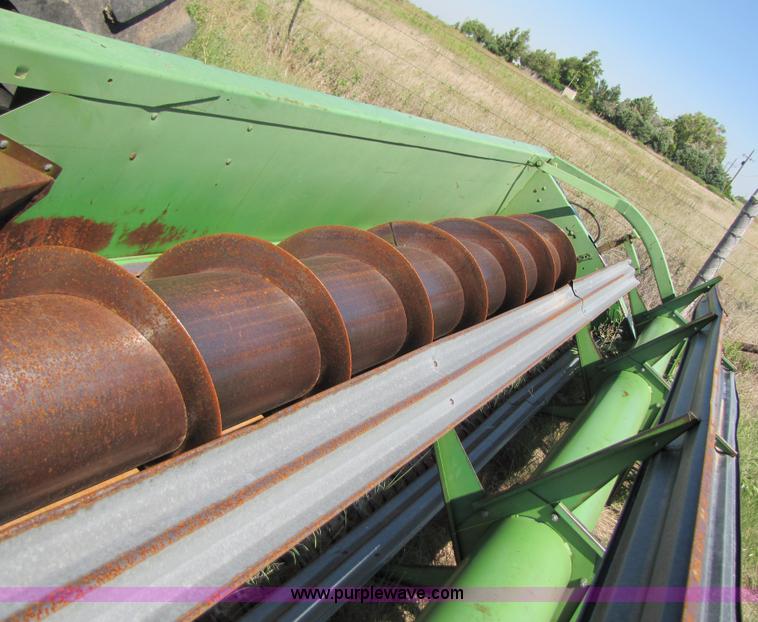 image for item 3425 1986 John Deere 8820 combine