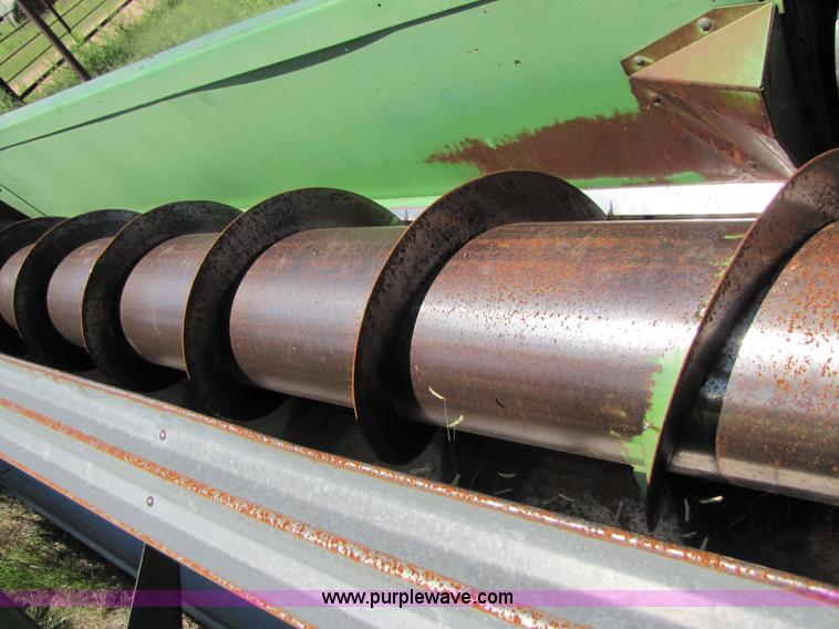 image for item 3425 1986 John Deere 8820 combine