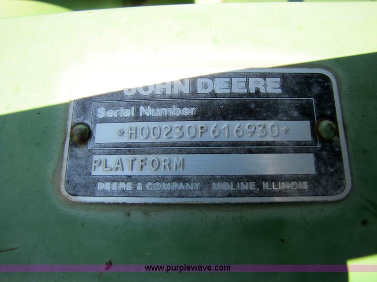 image for item 3425 1986 John Deere 8820 combine
