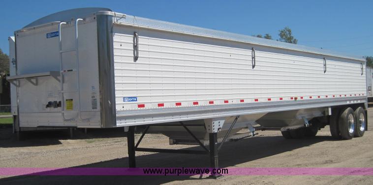 image for item 4120 2009 Stoughton AHV-421T-AR-A 42' grain hopper trailer