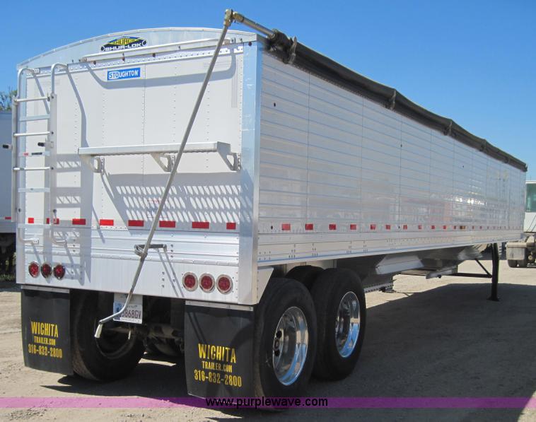 image for item 4120 2009 Stoughton AHV-421T-AR-A 42' grain hopper trailer