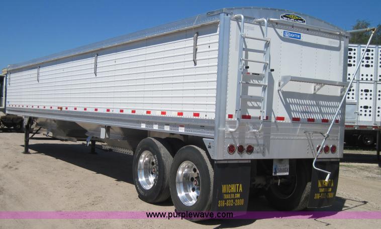 image for item 4120 2009 Stoughton AHV-421T-AR-A 42' grain hopper trailer