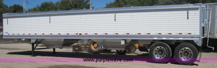 image for item 4120 2009 Stoughton AHV-421T-AR-A 42' grain hopper trailer