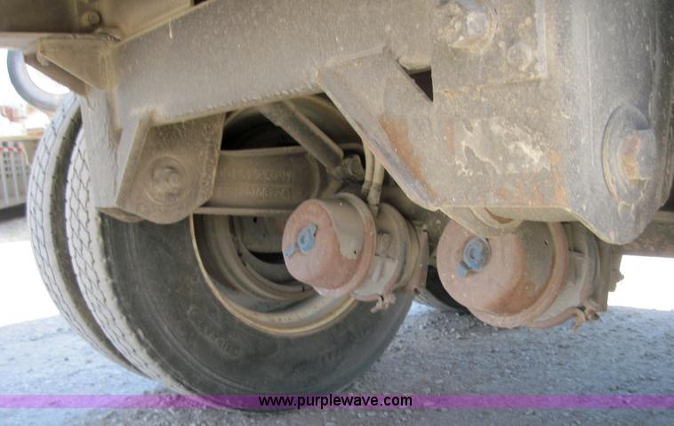 image for item 4120 2009 Stoughton AHV-421T-AR-A 42' grain hopper trailer