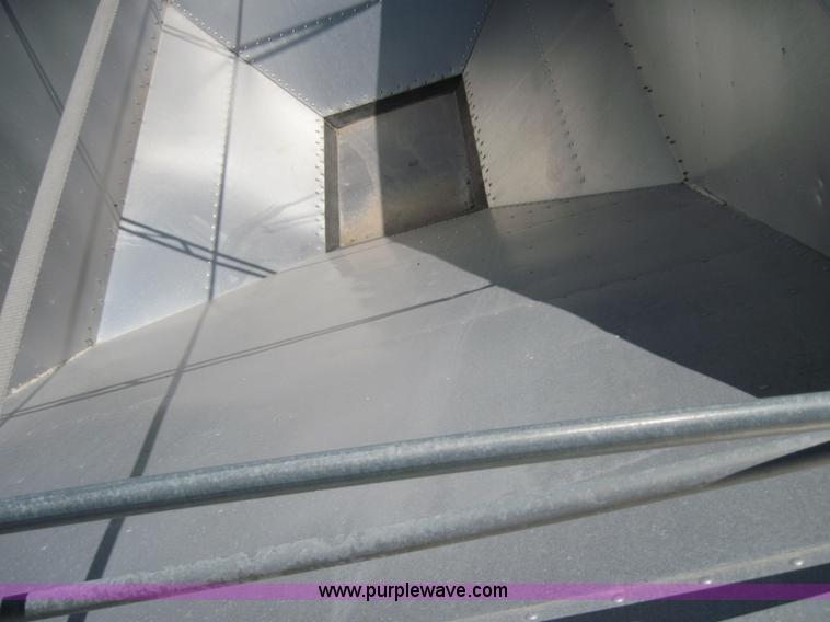 image for item 4120 2009 Stoughton AHV-421T-AR-A 42' grain hopper trailer