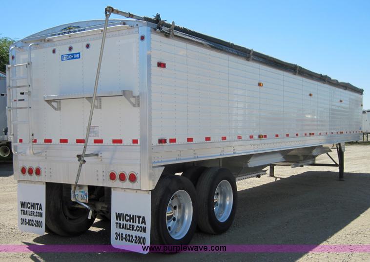 image for item 4123 2009 Stoughton AHV-421T-AR-S 42' grain hopper trailer