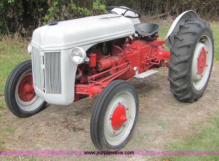 image for item 4905 Ford 9N tractor