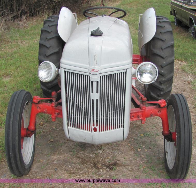 image for item 4905 Ford 9N tractor