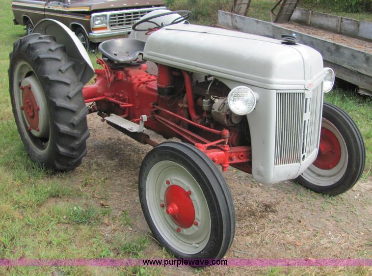 image for item 4905 Ford 9N tractor