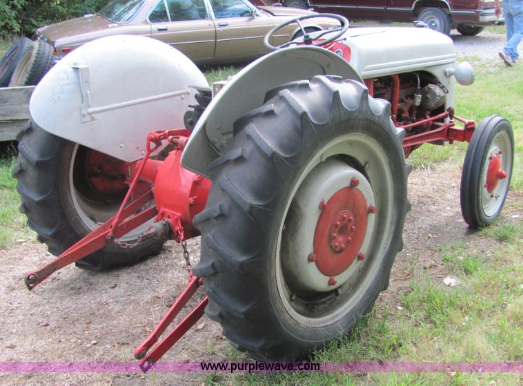 image for item 4905 Ford 9N tractor