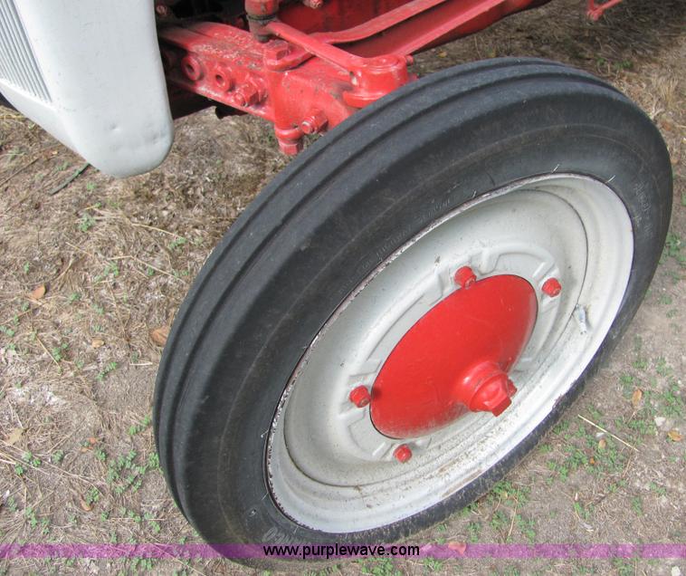 image for item 4905 Ford 9N tractor