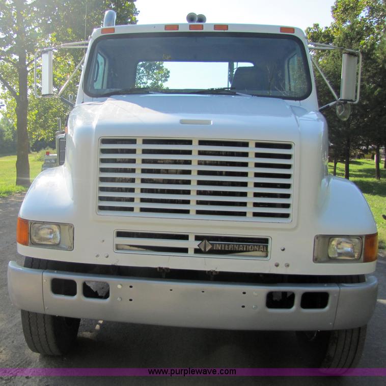 image for item 5208 1999 International 8100 semi truck