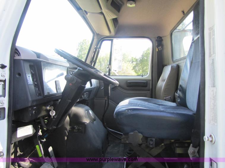 image for item 5208 1999 International 8100 semi truck