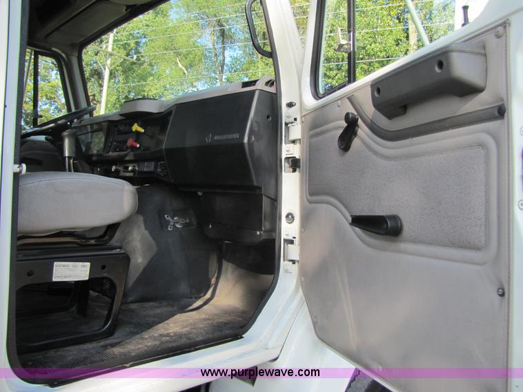 image for item 5208 1999 International 8100 semi truck