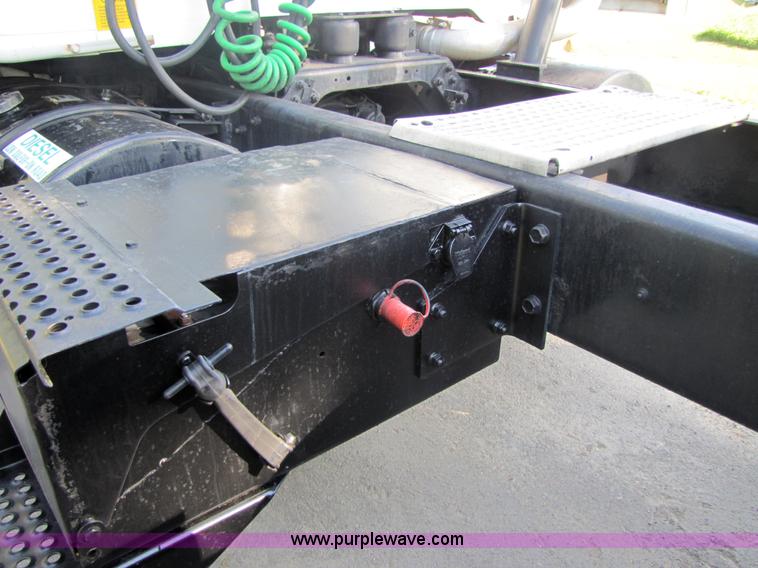 image for item 5208 1999 International 8100 semi truck