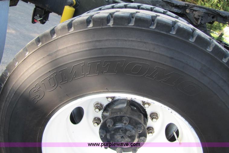 image for item 5208 1999 International 8100 semi truck