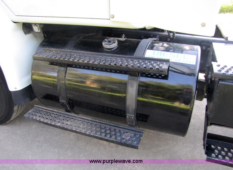 image for item 5208 1999 International 8100 semi truck