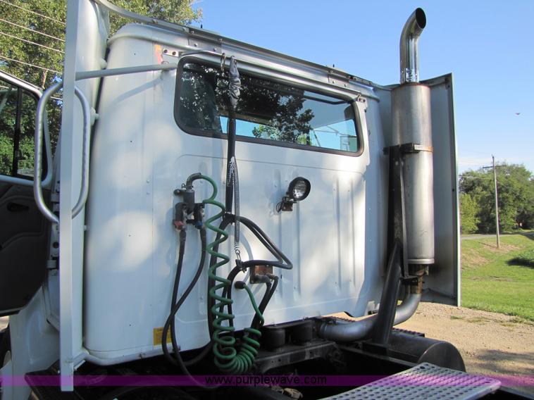 image for item 5208 1999 International 8100 semi truck