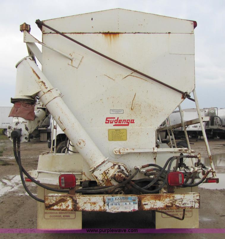 image for item 5264 1978 Ford F7000 feed tender truck