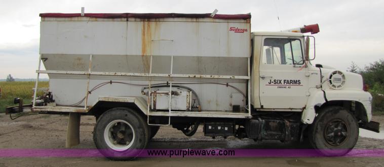 image for item 5264 1978 Ford F7000 feed tender truck