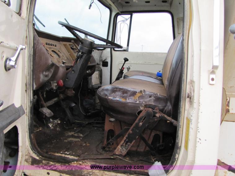 image for item 5264 1978 Ford F7000 feed tender truck