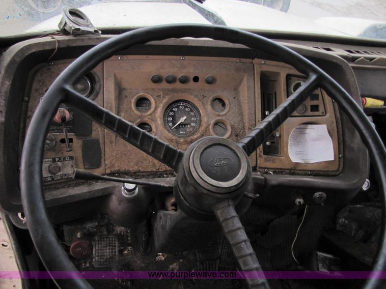 image for item 5264 1978 Ford F7000 feed tender truck