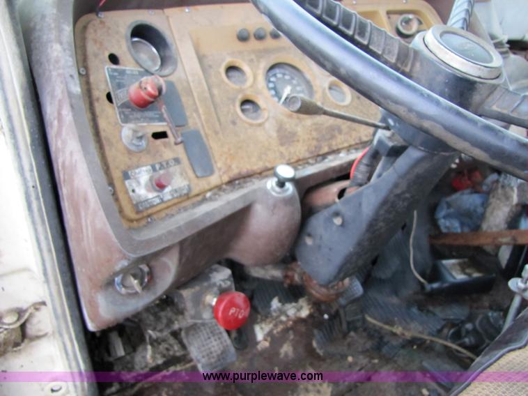 image for item 5264 1978 Ford F7000 feed tender truck