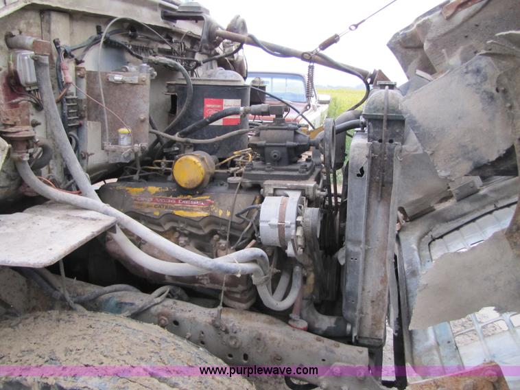 image for item 5264 1978 Ford F7000 feed tender truck