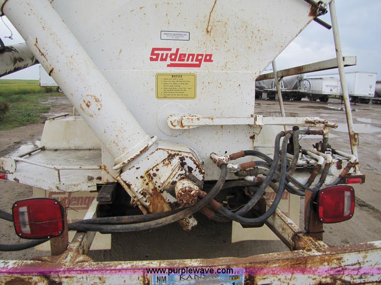 image for item 5264 1978 Ford F7000 feed tender truck