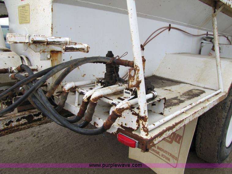 image for item 5264 1978 Ford F7000 feed tender truck