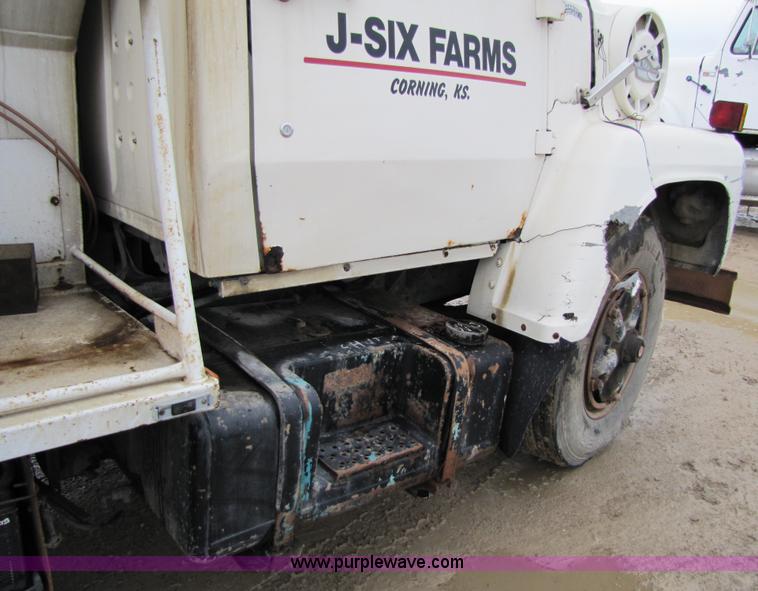 image for item 5264 1978 Ford F7000 feed tender truck