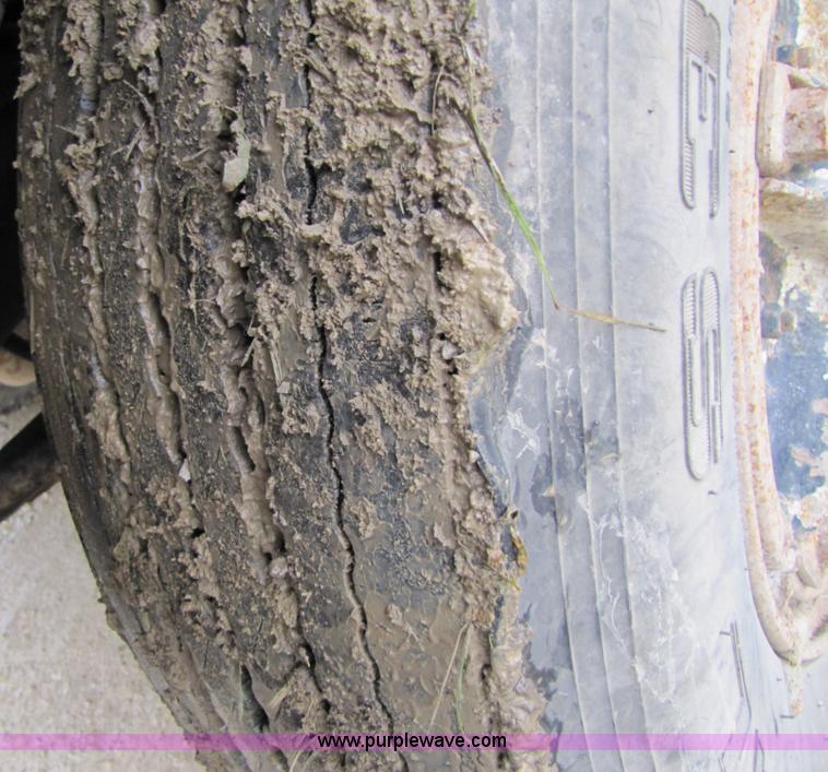 image for item 5264 1978 Ford F7000 feed tender truck