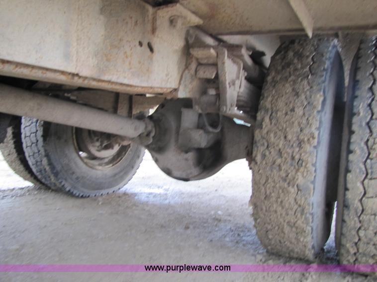 image for item 5264 1978 Ford F7000 feed tender truck