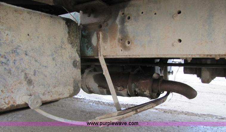 image for item 5264 1978 Ford F7000 feed tender truck