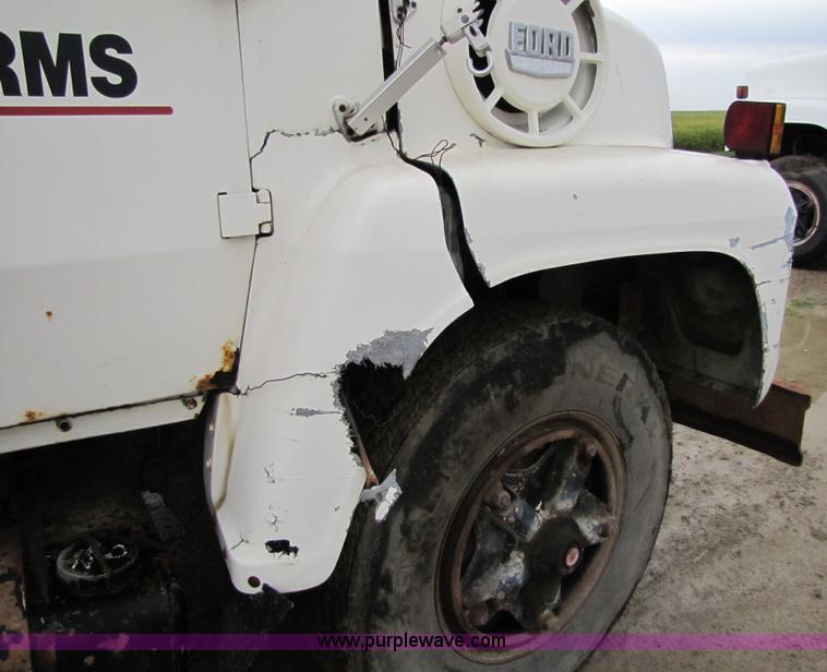 image for item 5264 1978 Ford F7000 feed tender truck